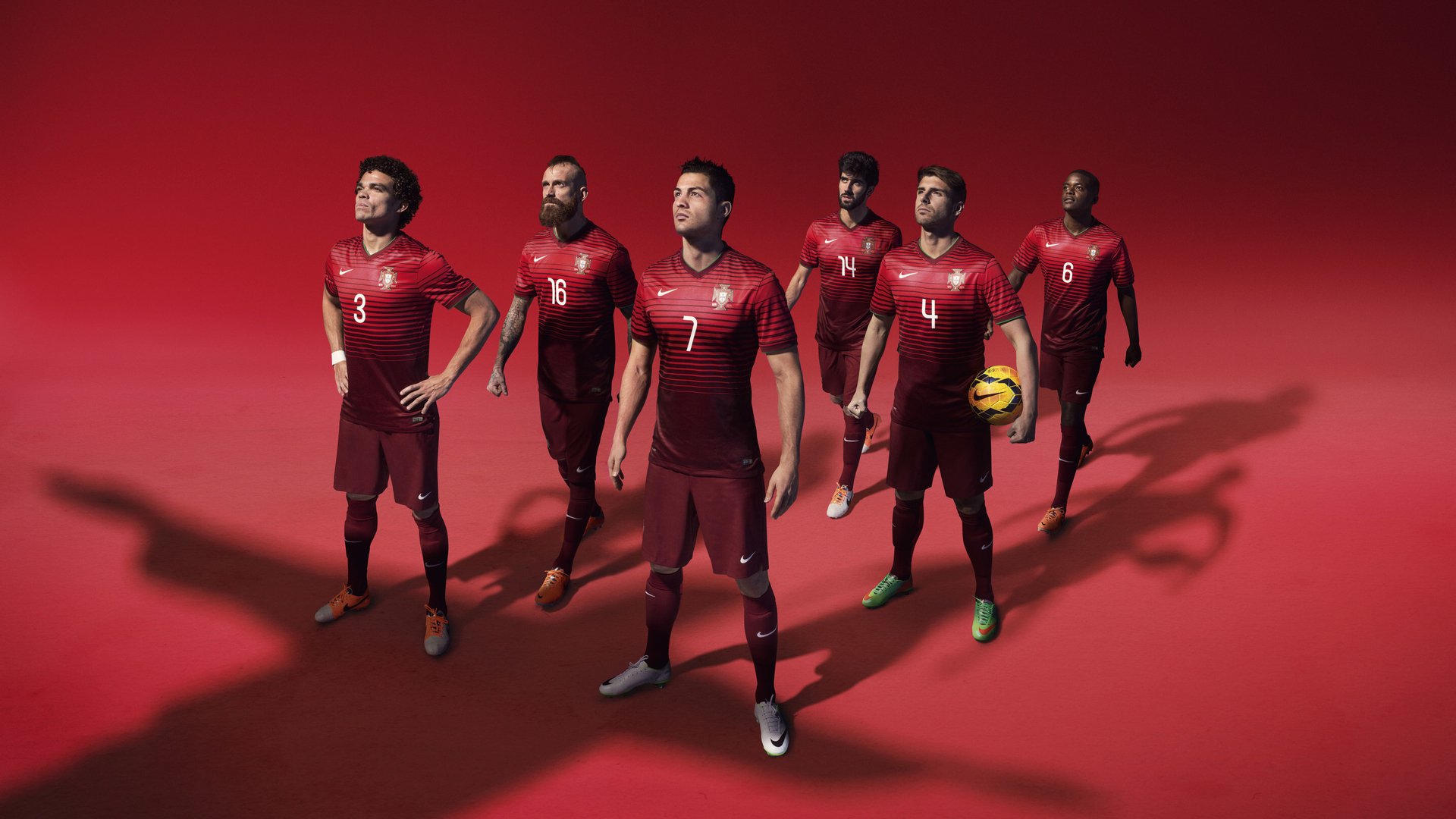 英格兰球员场上起冲突，主帅紧急平息，英格兰球员状态